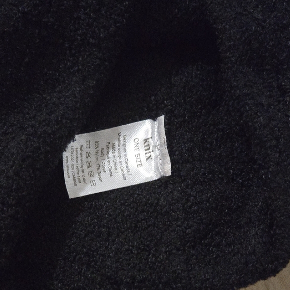 Knix Classic Black Beanie - Picture 2 of 2